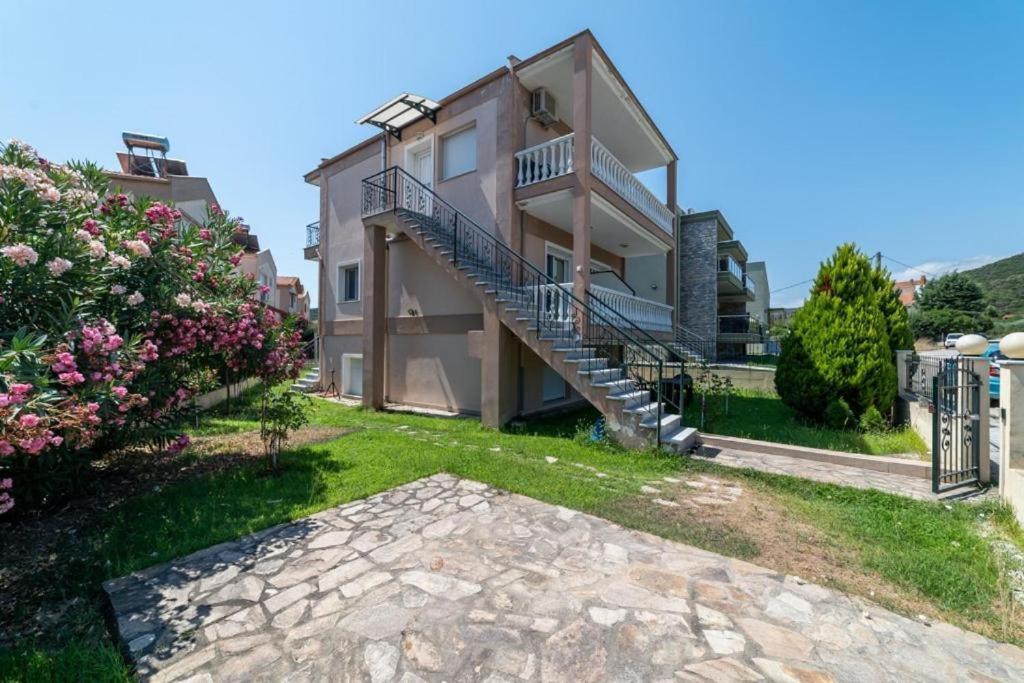 Side By Side Apartment Nea Iraklitsa Exterior foto