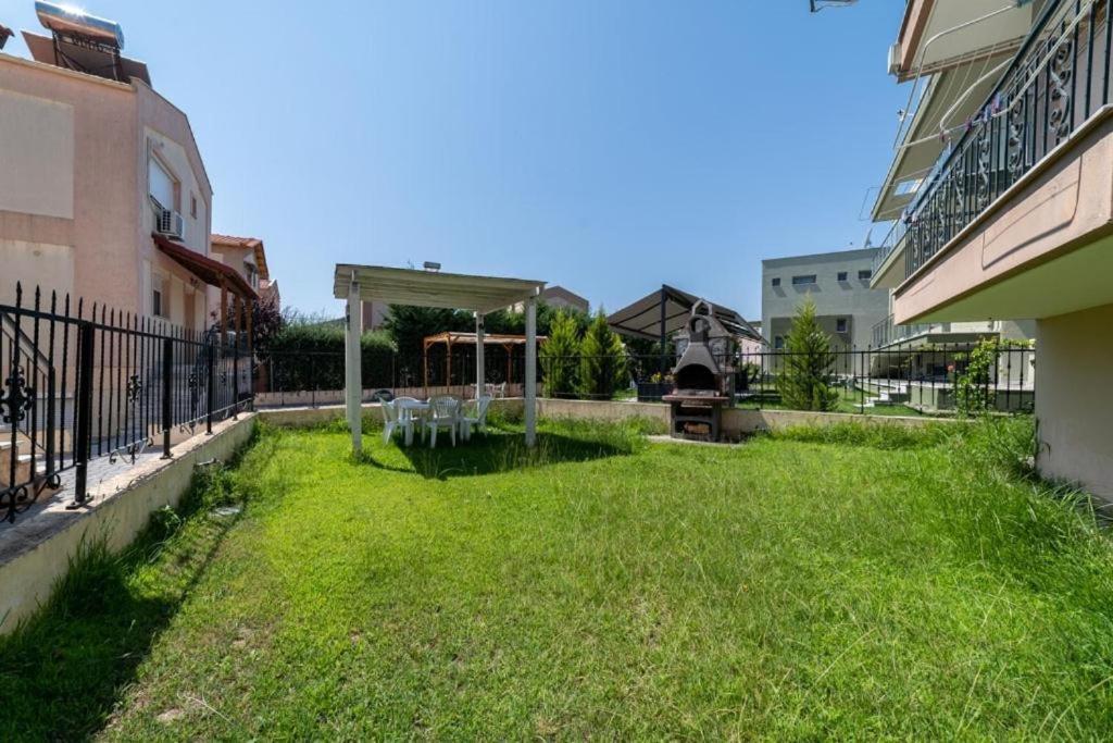 Side By Side Apartment Nea Iraklitsa Exterior foto