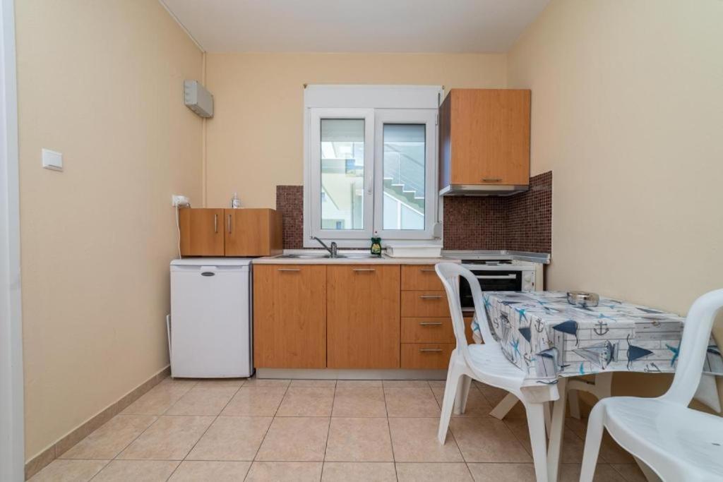 Side By Side Apartment Nea Iraklitsa Exterior foto