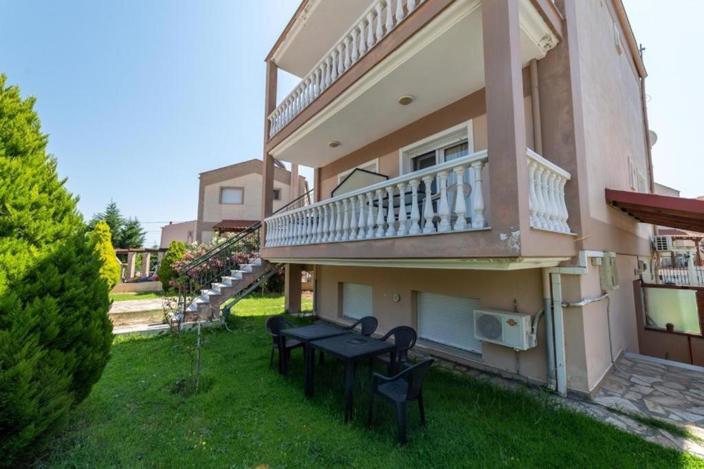 Side By Side Apartment Nea Iraklitsa Exterior foto