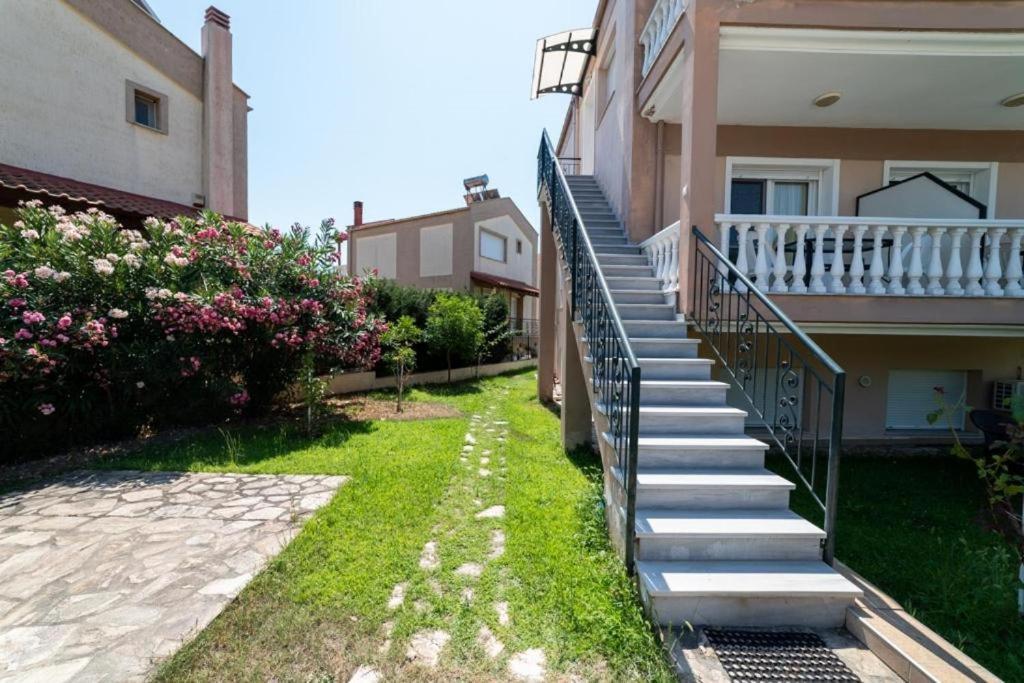 Side By Side Apartment Nea Iraklitsa Exterior foto